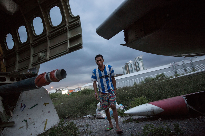 Illustration for article titled Bangkok's Homeless Are Turning These Decommissioned Airplanes Into Makeshift Homes